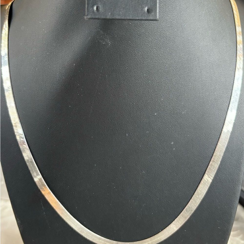 12/5–27 Vintage Sterling Silver Herringbone Necklace